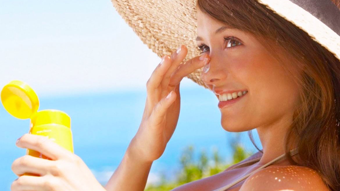 Pflege von Gesicht und Körperhaut im Sommer