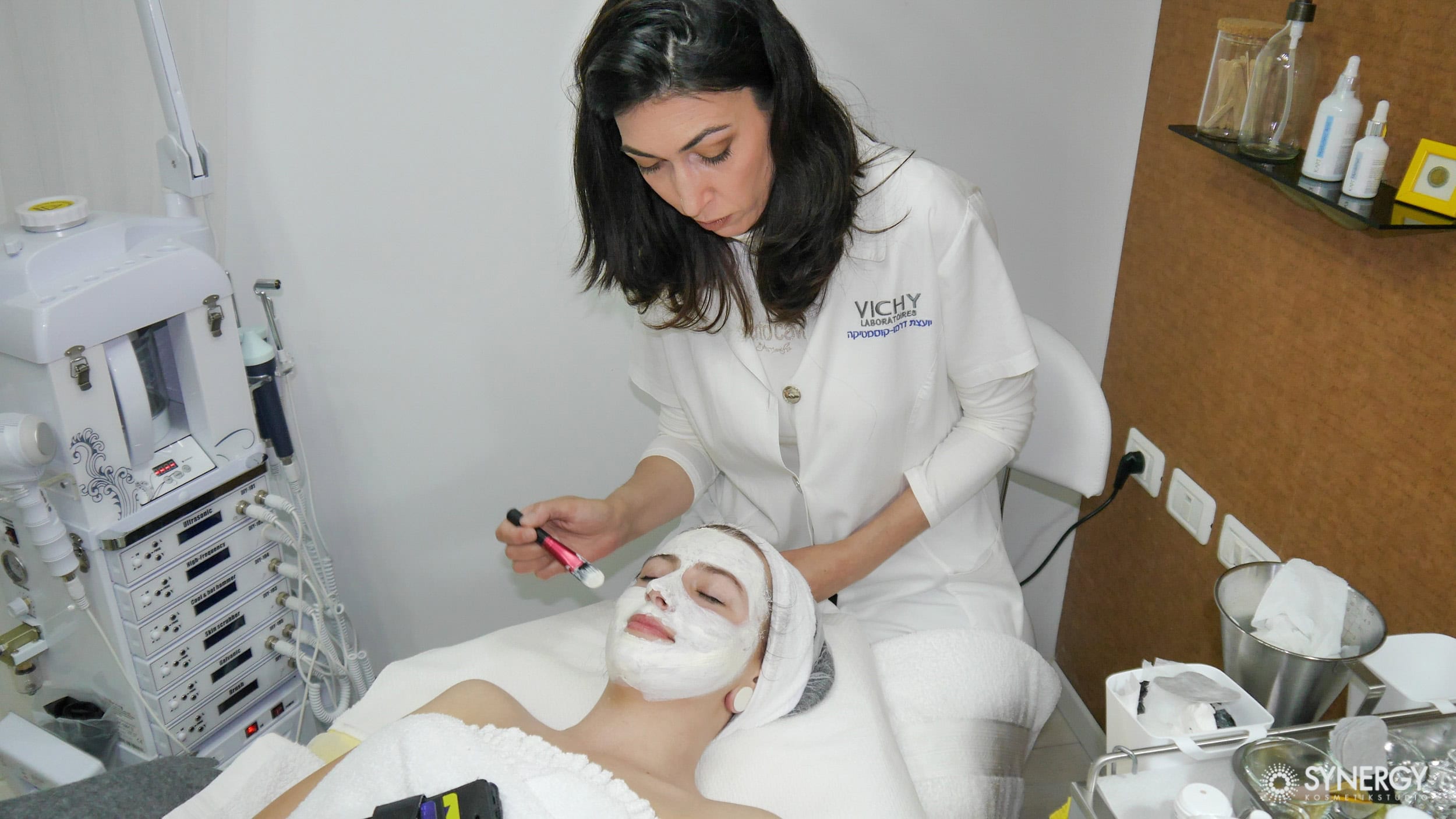 Кто такой косметолог?